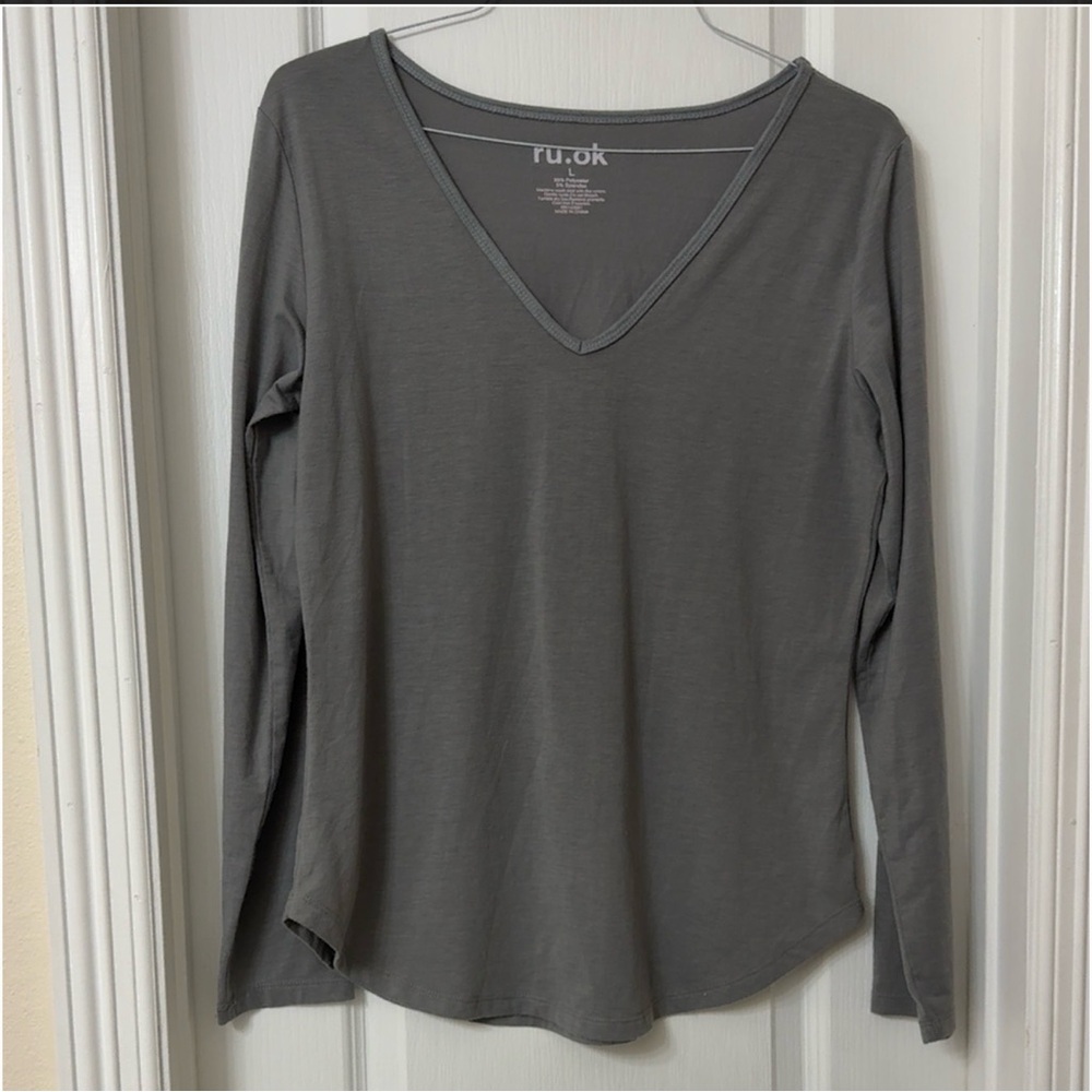ru.ok gray long sleeve V-neck shirt size L